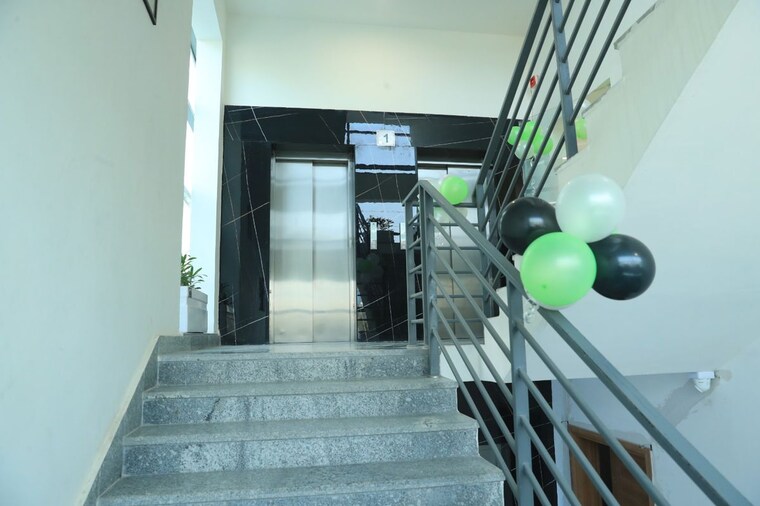 Common Area, sector 62 Commercial Office Space 7000 Sq.Ft. In Sector 62 Noida 10398796