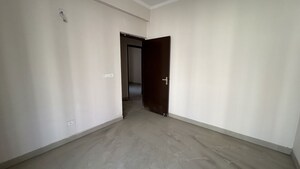 Room in 3 BHK Apartment at Amrapali Kingswood, Sector 4 Greater Noida – for Sale