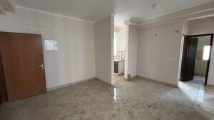 Room in 3 BHK Apartment at Amrapali Kingswood, Sector 4 Greater Noida – for Sale