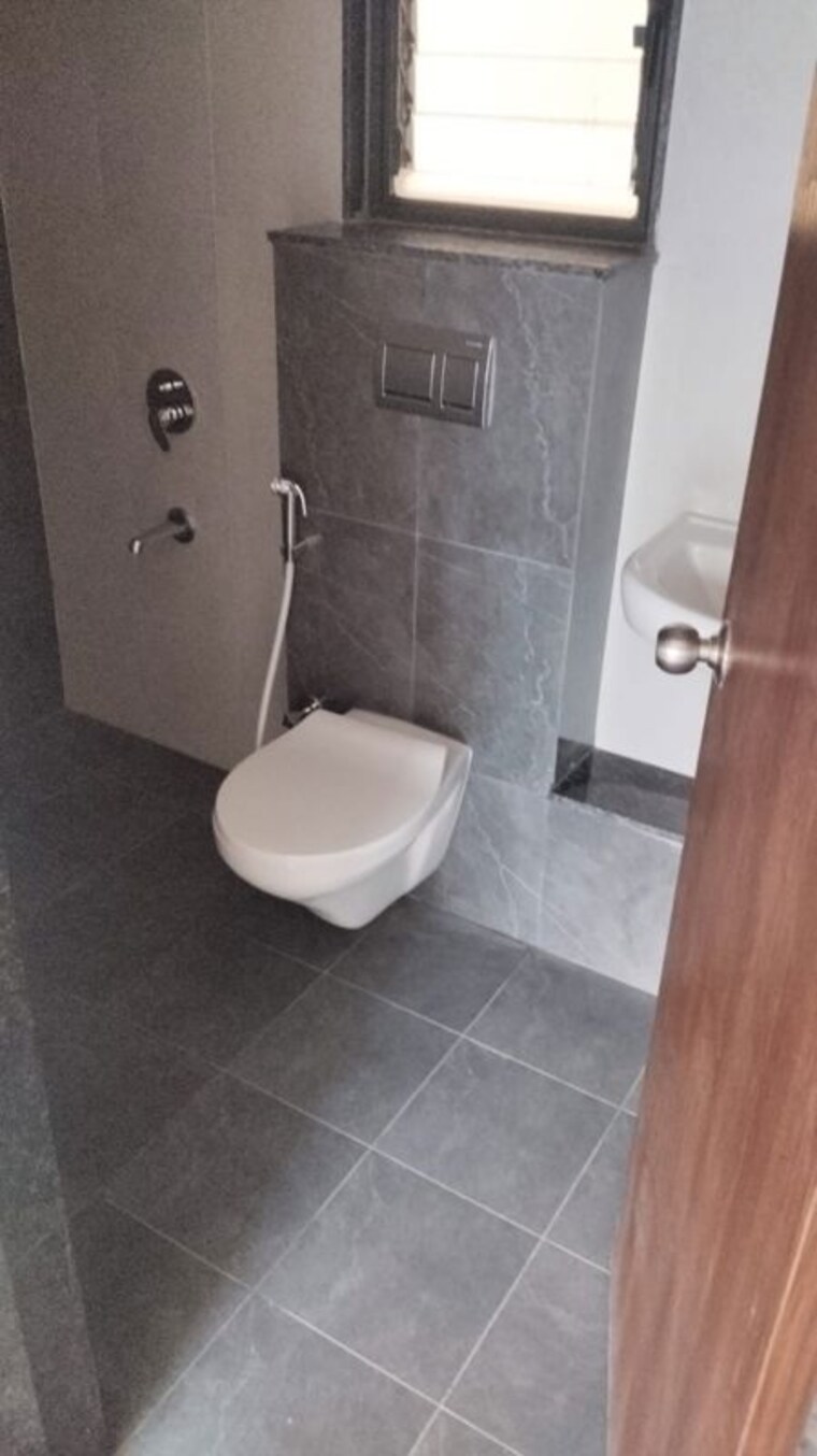Bathroom, shapoorji-pallonji-joyville-hadapsar-annexe 2 Bedroom 726 Sq.Ft. Apartment In Hadapsar Pune 10326550