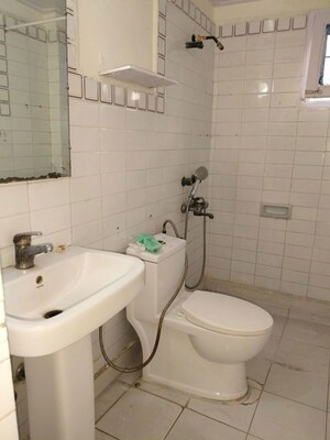 Bathroom in 2.5 BHK Apartment at Ram Vihar, Sector 30 – for Rent
