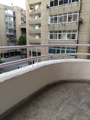 Balcony in 2.5 BHK Apartment at Ram Vihar, Sector 30 – for Rent