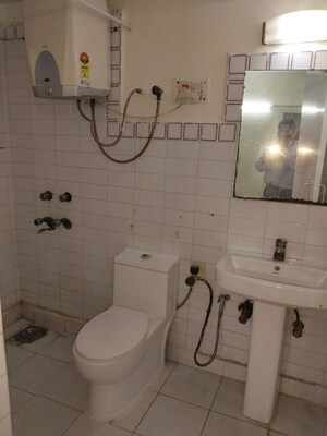 Bathroom in 2.5 BHK Apartment at Ram Vihar, Sector 30 – for Rent