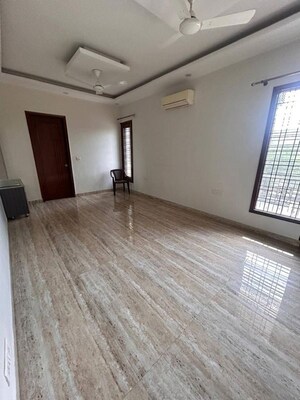 Room in 2 BHK Apartment at Mahindra Aura, Sector 110a – for Rent