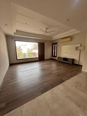 Room in 2 BHK Apartment at Mahindra Aura, Sector 110a – for Rent