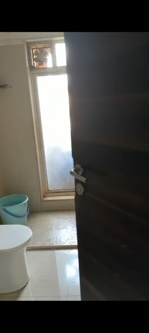 Room in 3 BHK Apartment at Hiranandani Meadows, Manpada – for Rent