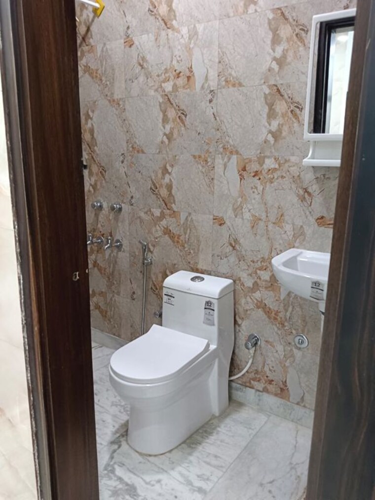 Bathroom, lajpat nagar 4 1 Bedroom 567 Sq.Ft. Builder Floor In Lajpat Nagar 4 Delhi 10398928