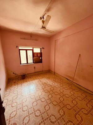 Room in 2 BHK Apartment at Bandra West – for Rent