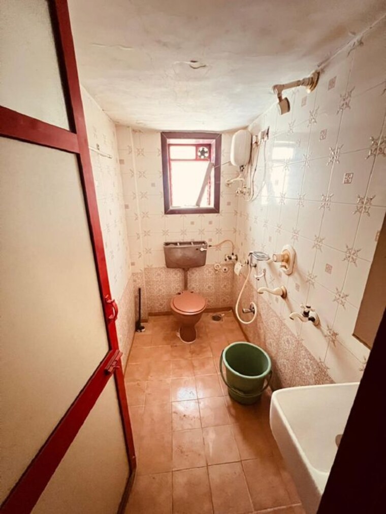 Bathroom, bandra west 2 Bedroom 700 Sq.Ft. Apartment In Bandra West Mumbai 10398952