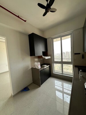 Room in 2 BHK Apartment at Rosa Manhattan, Ghodbunder Road – for Rent