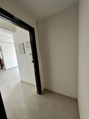 Room in 2 BHK Apartment at Rosa Manhattan, Ghodbunder Road – for Rent