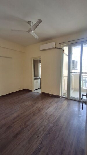Room in 3.5 BHK Apartment at Emaar Palm Hills, Sector 77 – for Rent