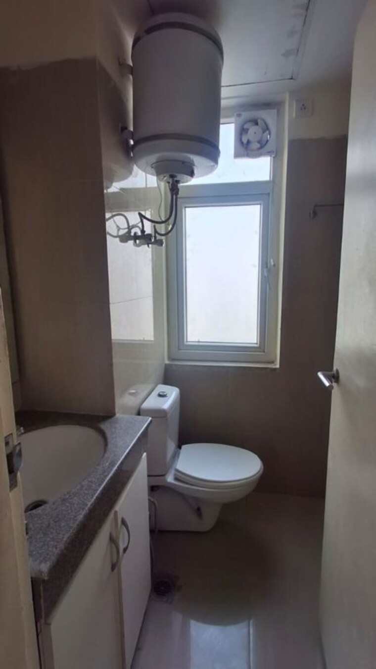 Bathroom, emaar-palm-hills 3.5 Bedroom 1450 Sq.Ft. Apartment In Sector 77 Gurgaon 10398978