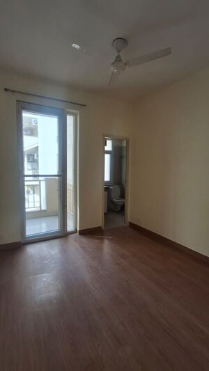 Room in 3.5 BHK Apartment at Emaar Palm Hills, Sector 77 – for Rent
