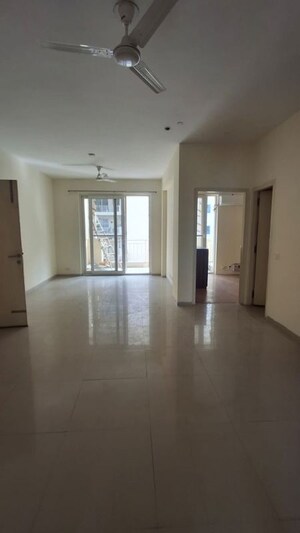 Room in 3.5 BHK Apartment at Emaar Palm Hills, Sector 77 – for Rent