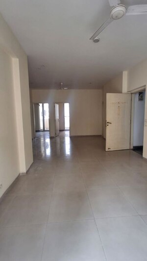 Room in 3.5 BHK Apartment at Emaar Palm Hills, Sector 77 – for Rent