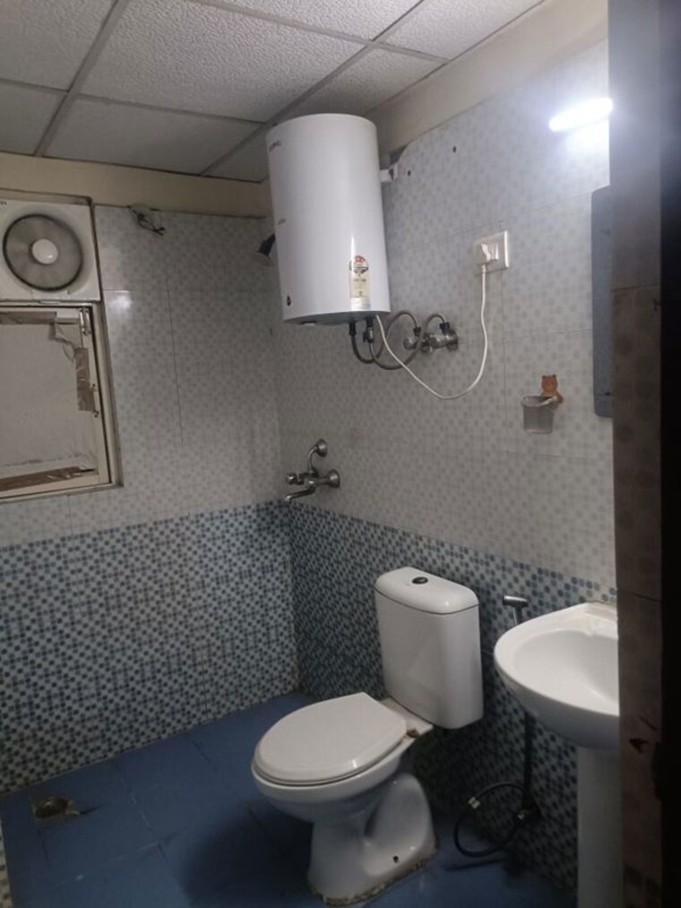 Bathroom, aims-golf-avenue-i 2.5 Bedroom 1150 Sq.Ft. Apartment In Sector 75 Noida 10399081