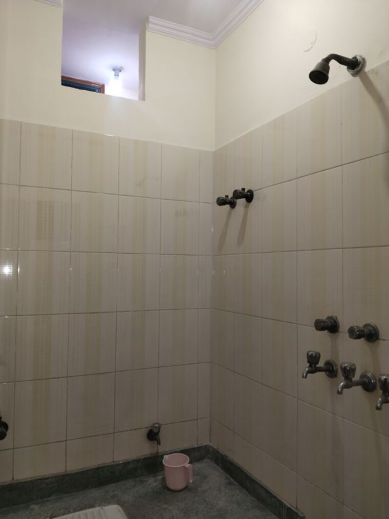 Bathroom, jasola 4 Bedroom 3500 Sq.Ft. Builder Floor In Jasola Delhi 10399110