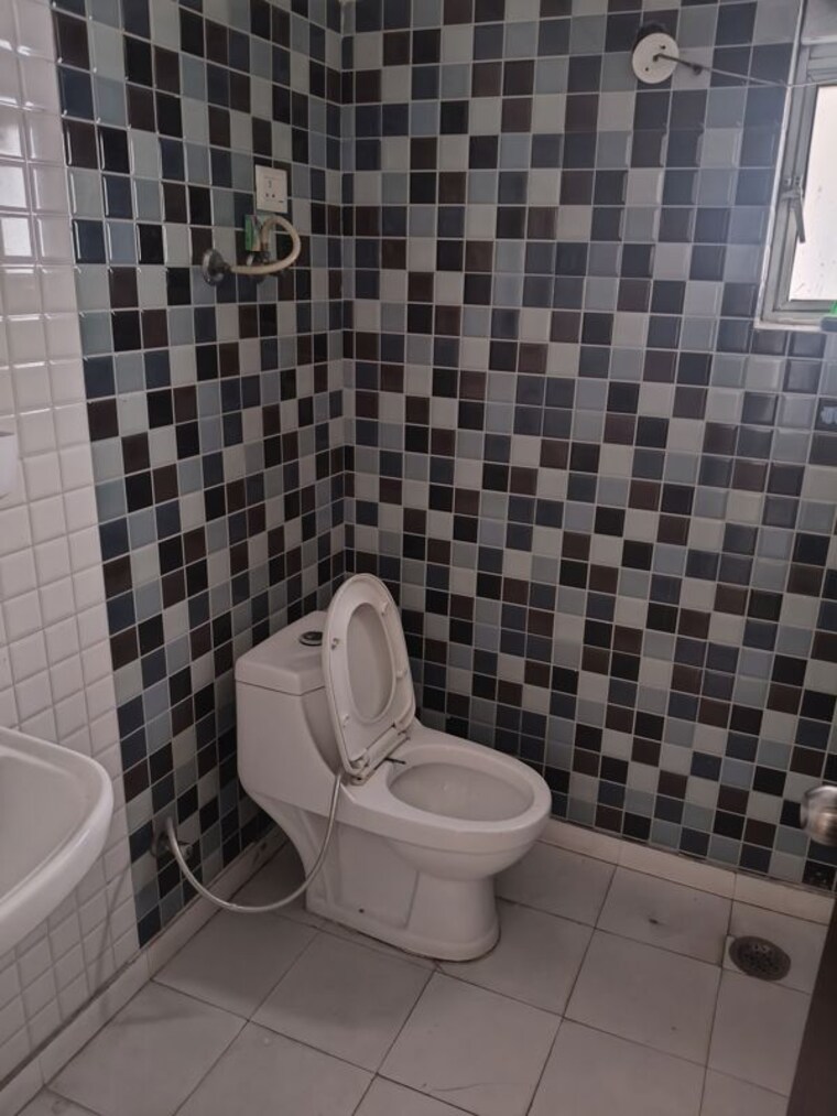Bathroom, divyansh-flora 2 Bedroom 1055 Sq.Ft. Apartment In Sector 16c Greater Noida Greater Noida 10399120