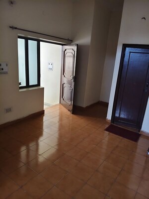 Room in 4 BHK Independent House at Defence Colony – for Rent