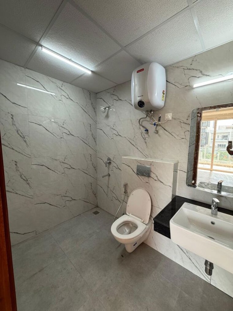 Bathroom, omaxe-lake 3 Bedroom 1865 Sq.Ft. Apartment In North Mullanpur Chandigarh 10399156