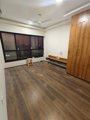 Room in 2 BHK Apartment at Kalpataru Magnus, Bandra East – for Rent