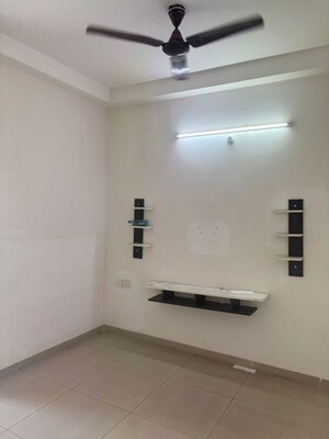 Room in 2 BHK Apartment at Mantri Celestia, Gachibowli – for Rent
