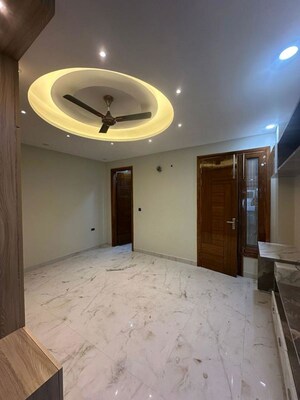 Room in 3.5 BHK Builder Floor at Sector 8 Dwarka – for Rent