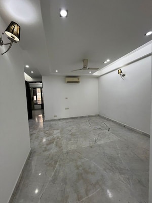 Room in 3 BHK Builder Floor at Sector 43 – for Rent