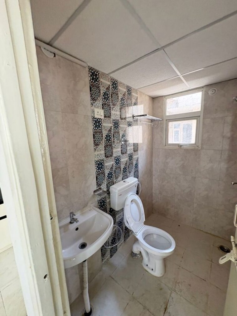 Bathroom, signature-the-millennia-3 2 Bedroom 1000 Sq.Ft. Apartment In Sector 37d Gurgaon 10399181