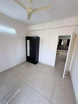 Room in 2 BHK Apartment at Signature The Millennia 3, Sector 37d – for Rent