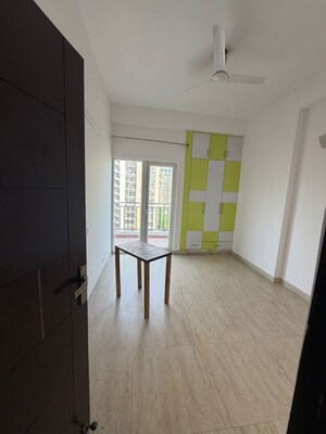 Room in 3 BHK Apartment at Panchsheel Pratistha, Sector 75 – for Rent
