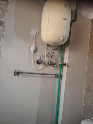 Bathroom in 3 BHK Builder Floor at Kay Cee Pavilion, Sector 10 Dwarka – for Rent