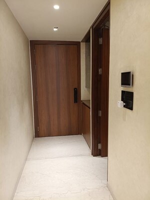 Room in 2 BHK Apartment at Oberoi Maxima, Andheri East – for Rent