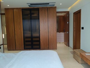 Room in 2 BHK Apartment at Oberoi Maxima, Andheri East – for Rent