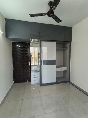 Room in 2 BHK Apartment at Signature The Millennia 2, Sector 37d – for Rent