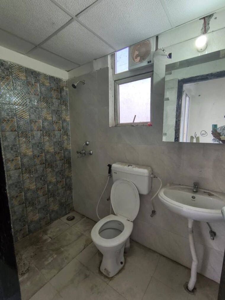 Bathroom, signature-the-millennia-2 2 Bedroom 1000 Sq.Ft. Apartment In Sector 37d Gurgaon 10399239