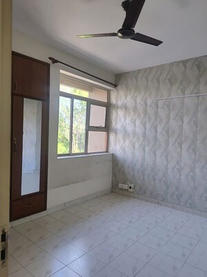 Room in 1 BHK Apartment at Ansal Sushant Estate, Sector 52 – for Rent