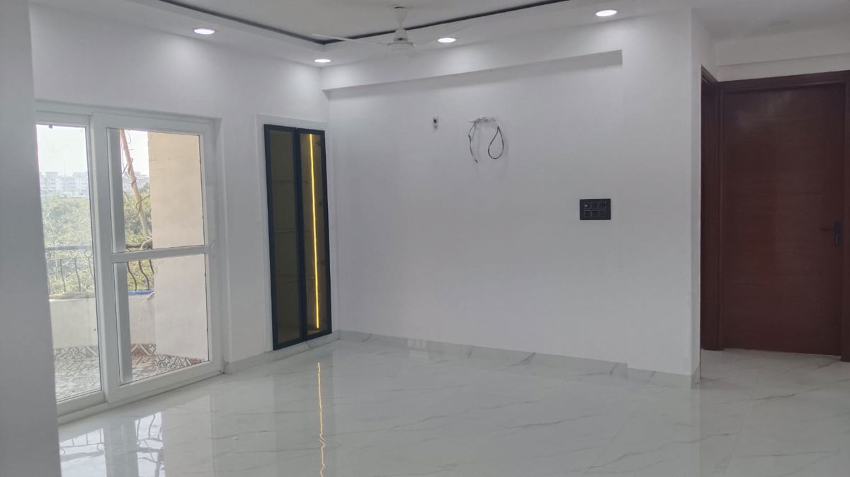 3 BHK + Servant Room Apartment For Rent in Sector 6 Dwarka