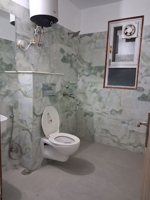 Bathroom in 2 BHK Apartment at Signature Global City 63A, Sector 63a – for Rent