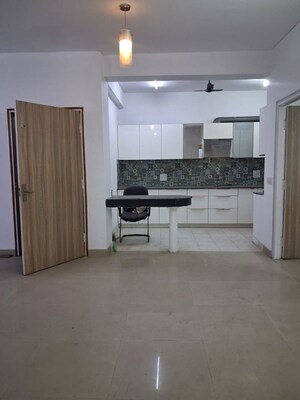Room in 2 BHK Apartment at Signature Global City 63A, Sector 63a – for Rent
