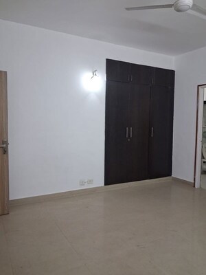 Room in 2 BHK Apartment at Signature Global City 63A, Sector 63a – for Rent