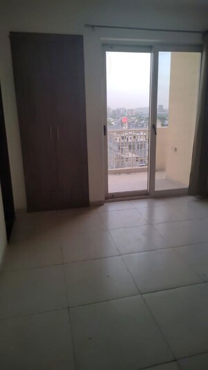 Room in 4 BHK Apartment at Sushma Grande Nxt, Lohgarh – for Rent