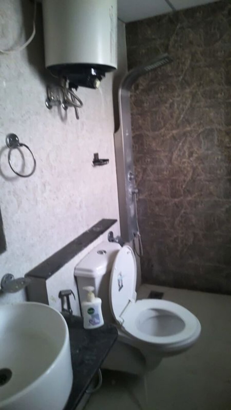 Bathroom, sushma-grande-nxt 4 Bedroom 2250 Sq.Ft. Apartment In Lohgarh Zirakpur 10399265
