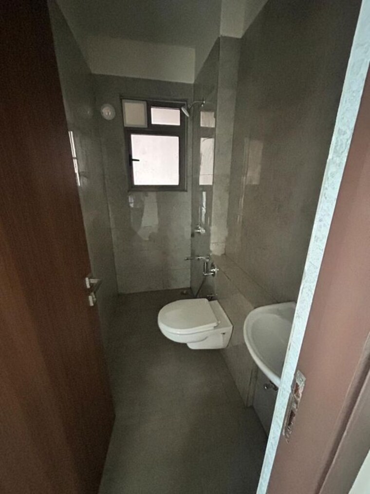 Bathroom, sheth-auris-bliss 2 Bedroom 927 Sq.Ft. Apartment In Malad West Mumbai 10399303