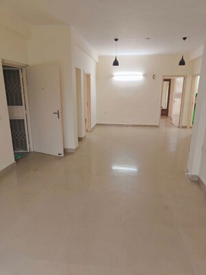 Room in 3.5 BHK Apartment at Ardee City Palm Grove Heights, Sector 52 – for Rent