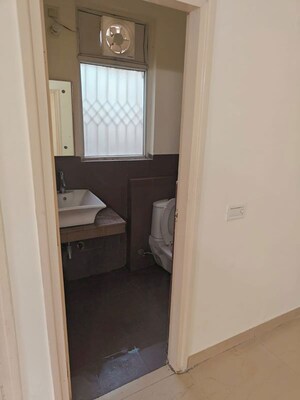 Room in 3.5 BHK Apartment at Ardee City Palm Grove Heights, Sector 52 – for Rent