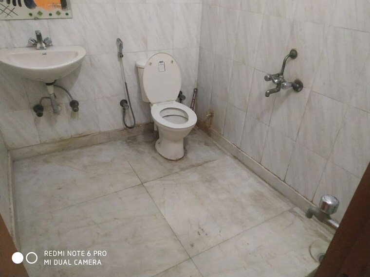 Bathroom, sector 45 2 Bedroom 204 Sq.Yd. Builder Floor In Sector 45 Gurgaon 10399339