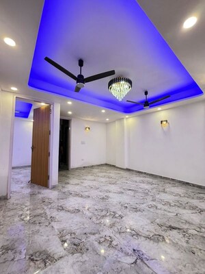 Room in 3 BHK Builder Floor at Palm Residency Chhatarpur, Chattarpur – for Rent