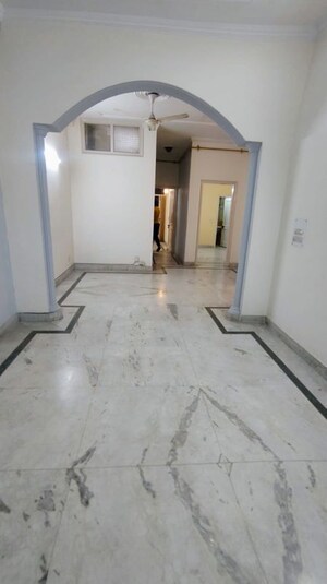 2 BHK Builder Floor For Rent in Saket